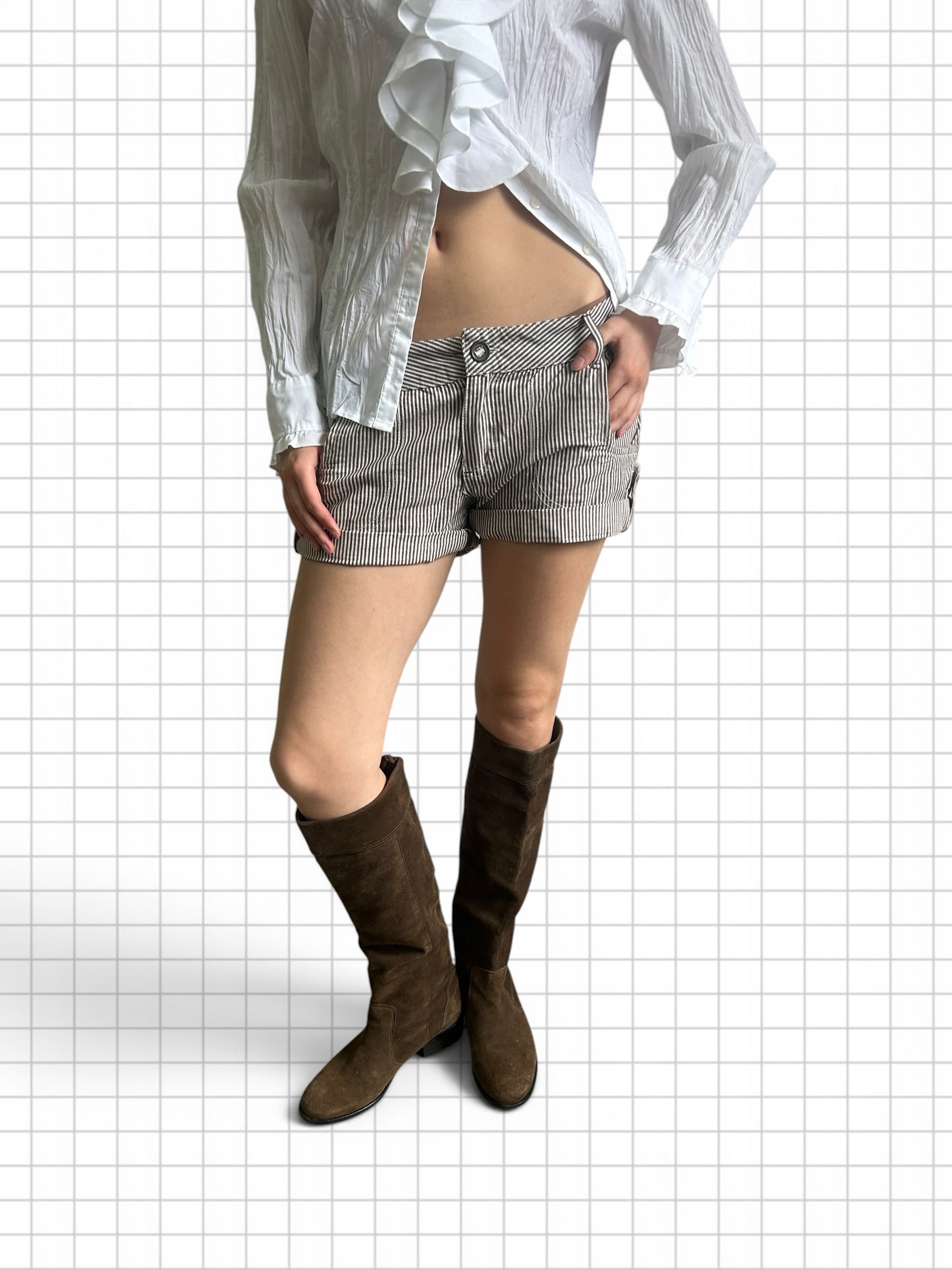 Wieder Wieder low-rise pinstriped casual summer shorts in neutral tones paired with brown suede knee-high boots